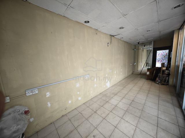 Jalan Kampar Ipoh  / 2 Storey Shop Lot / Hot Area / Facing Main Road 5