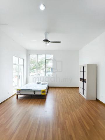 canary garden phase 1 bandar bestari klang big master room for rent 1