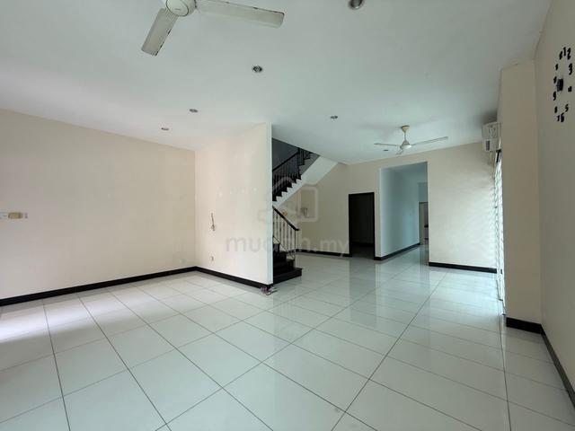 Gelugor 2.5 storey Semi-D for rent 1