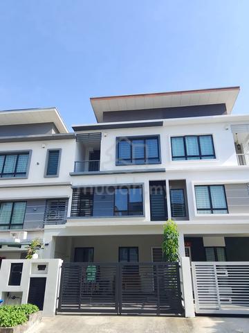 Setia Utama 2, Triple storey Terrace 1