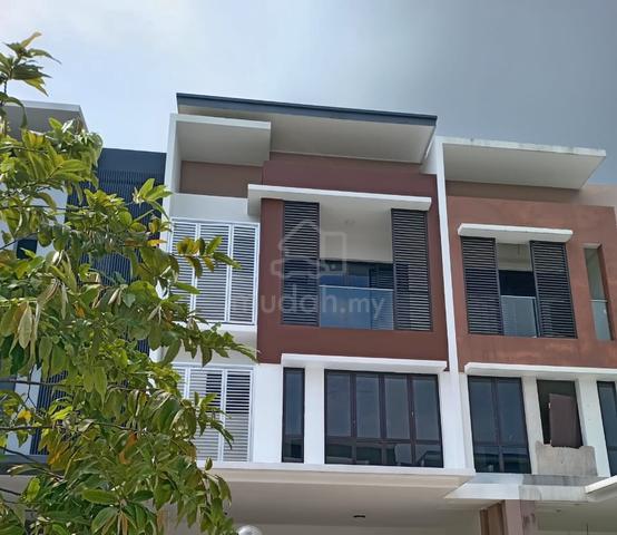 3 story link , Setia Utama 2 Partially Furnished 6r6b new condition 1