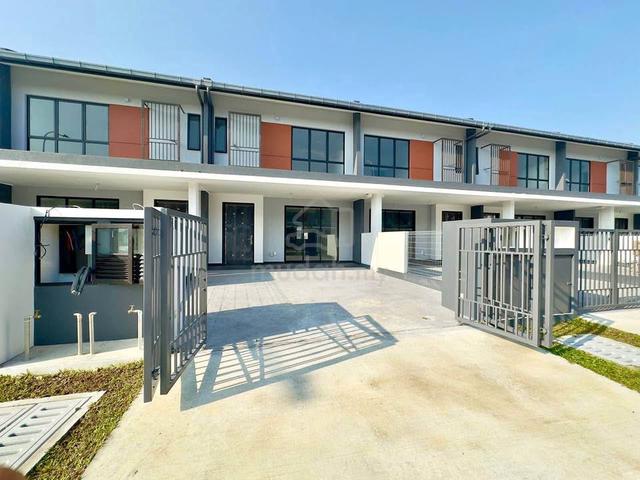 Casira 3 @ Bandar Bukit Raja Double Storey For Rent 1