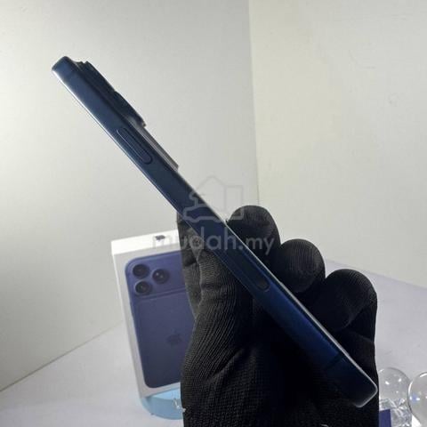 iPhone 17 Pro Max 256GB Deep Blue - photo 3 of 6