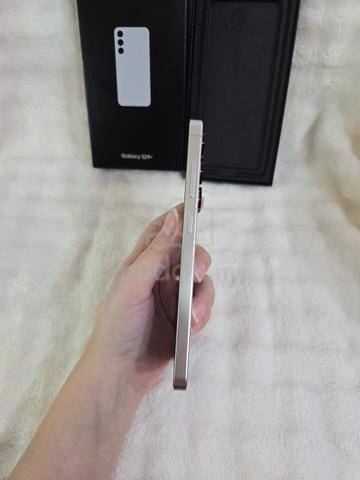 Samsung s24 plus - photo 3 of 6