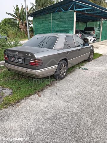 Mercedes Benz E-CLASS 2.2 220 AVANTGARDE - 4