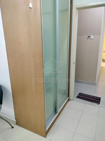 bukit serdang air cond room,medium room include utility , fully furn 1