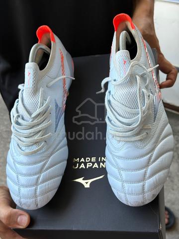 Mizuno Boots - photo 2 of 6