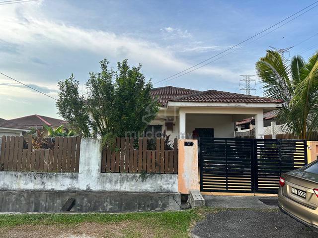 Banglo 1-tingkat Bandar Putra Permai Seri Kembangan 1
