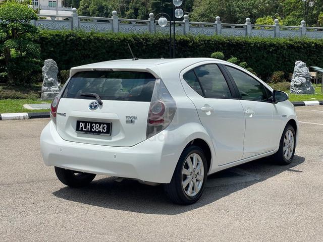 2013 Toyota PRIUS C 1.5 (HYBRID) NHP10R (A) - 4