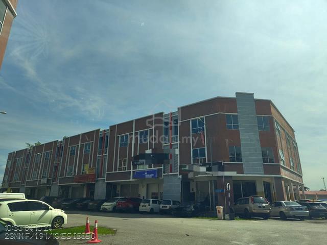 3 storey Shop lot SB Perdana with tenants 1