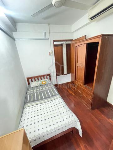 Female Single Room attach bath Mini Master Bistari beside WTC LRT GHKL 3