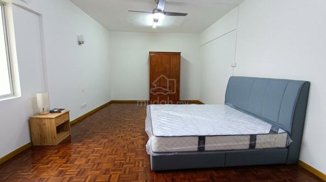 Menara Megah KL – Spacious Medium Room w/ City Views & Accessibility 1