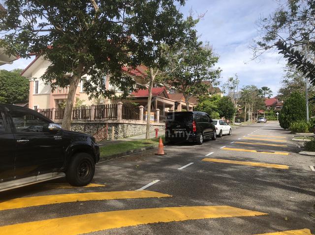 Near Alamanda Shopping - Landed Corner 2.5Storey Superlink Presint 16 2