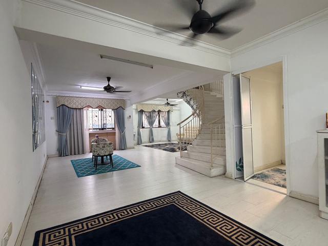 Putra Villa 1