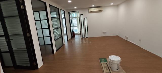 Bandar Puteri Puchong With Lift Fully Renovated Shop Office for RENT 1