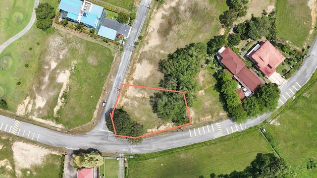 CORNER LOT Tanah Geran Individu Staffield Country Resort Mantin 1