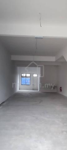 Taman bukit kaze ulu tiram shop ground floor 2000 1
