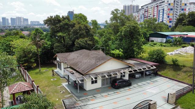 Limited Banglo 11k sqft !! Hot Area| Pekan Sungai Besi Desa Tasik KL 1