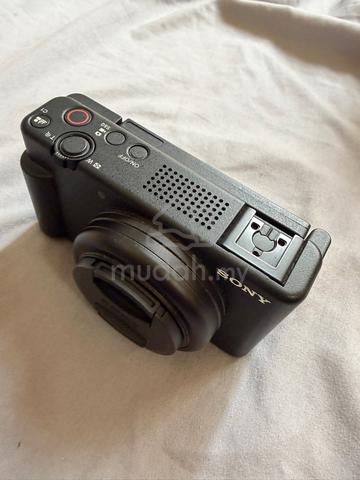 sony zv 1f - photo 3 of 4