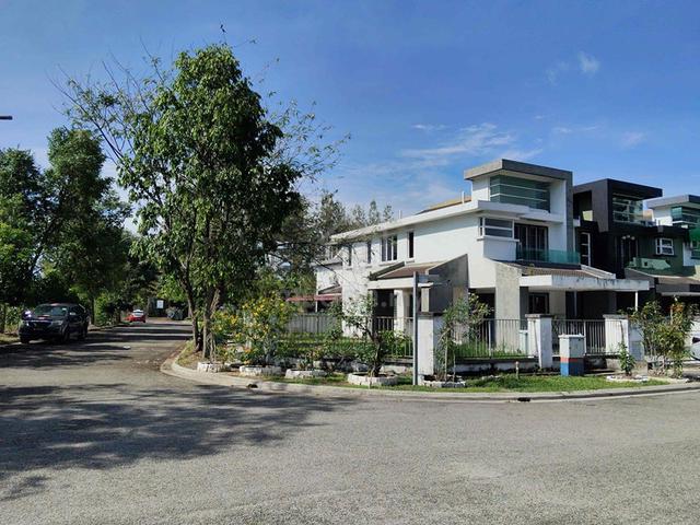 CORNER 2 sty house 3734sf : Taman Tiara East : Semenyih : Freehold 1