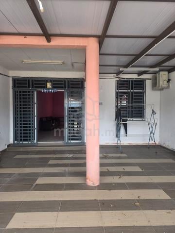 Rumah Teres Setingkat Untuk Dijual di Karangan 1