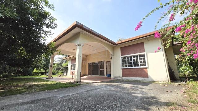 MURAH TANAH LUAS 10k sqft‼️FREEHOLD‼️Bungalow Seksyen 36 Shah Alam 1