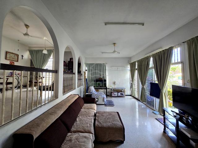 2.5 Storey Semi-D at Greenlane For Sale 1