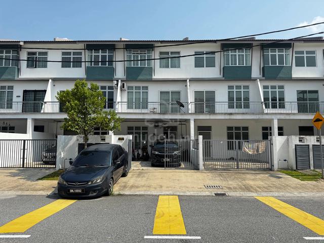 Fully Furnished 3-Storey Taman Scientex Kundang Jaya Rawang Selangor 1