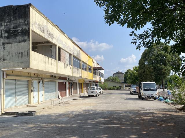 Shop Lot With Ample Parking Area 1