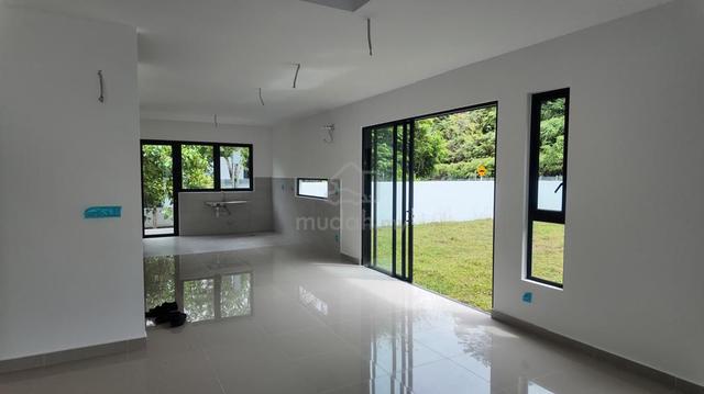 Sierra Hijauan , 2.5sty , 5r5b , bare unit , taman Sierra Ukay 1
