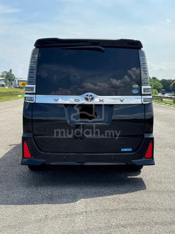 2019 Toyota VOXY 2.0 ZS KIRAMEKI II (A) - 4