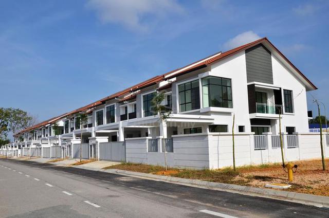 【Monthly Installment RM2k】22x70 Double Storey Link House In Sepang 1
