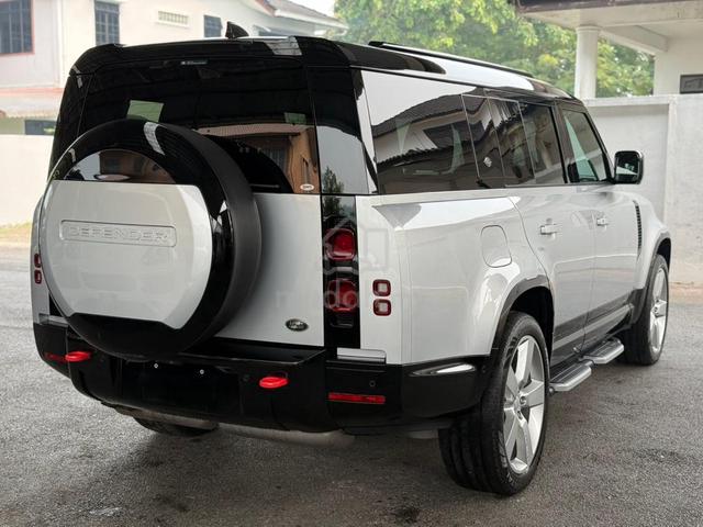 2023 Land Rover Defender 130 X-Dynamic HSE 3.0 - 5