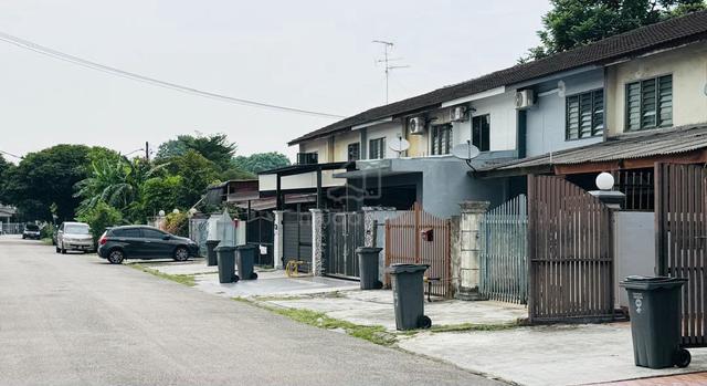 Full loan taman molek double storey terrace house johor jaya tebrau 1