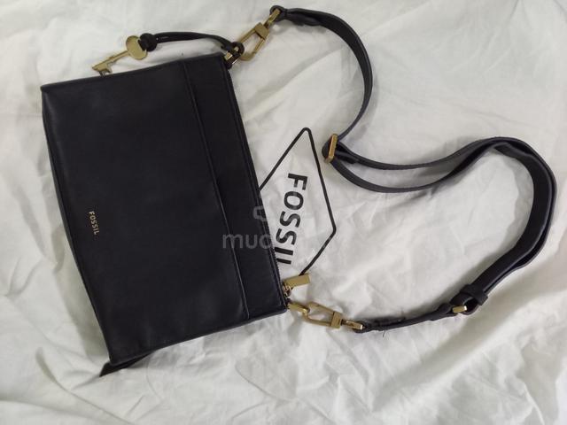 Fossil leather sling bag best sale