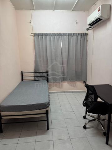 Medium room for rent in SS2, PJ landed house 1