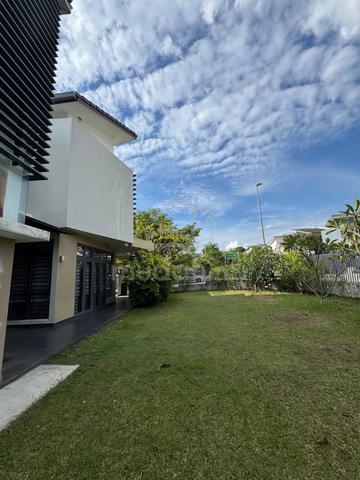 Corner Lot Laman Glenmarie 1