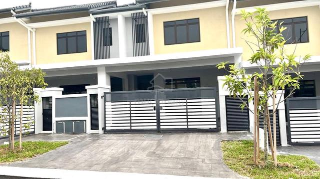 Double Storey Terrace Avenue 3 Bandar Tun Hussein Onn Cheras Selangor. 1