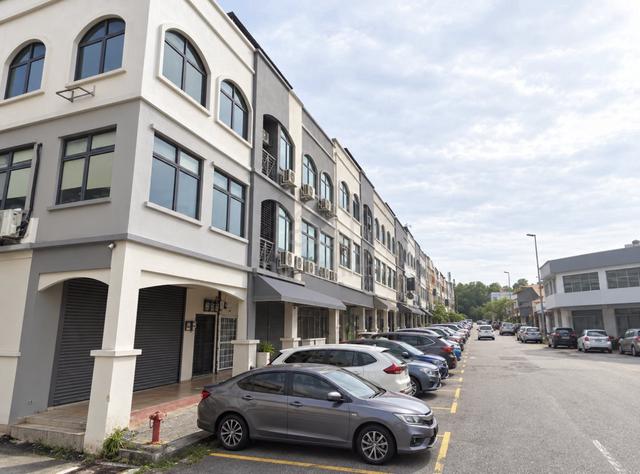 Bandar Puteri Puchong Ground Floor End Lot Shop Rent @ Puchong 1