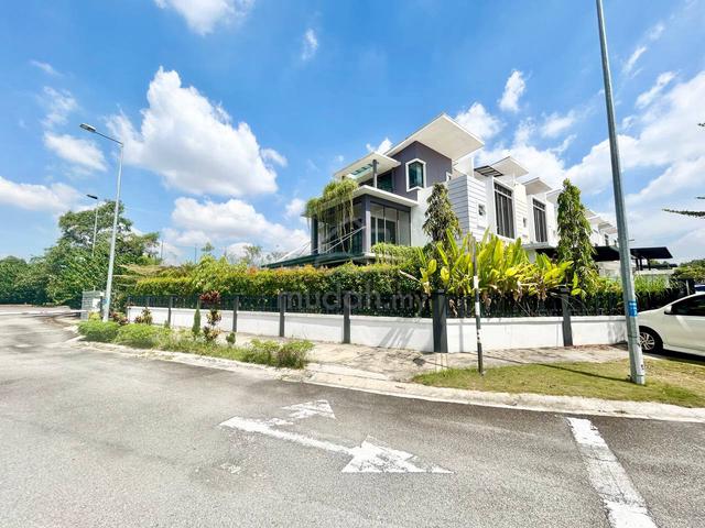 FULLY RENOVATED CORNER 3 Storey Emerald Residence Alam Impian 1
