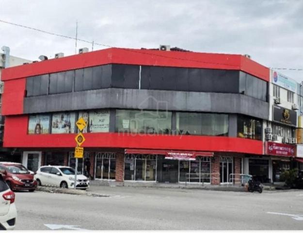 SS2 Main Entrance Corner Shop Ground Floor PJ To Let 1