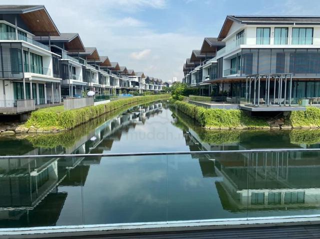 Senibong Cove @ Isola Villa (3 Storey Endlot Bungalow) 1