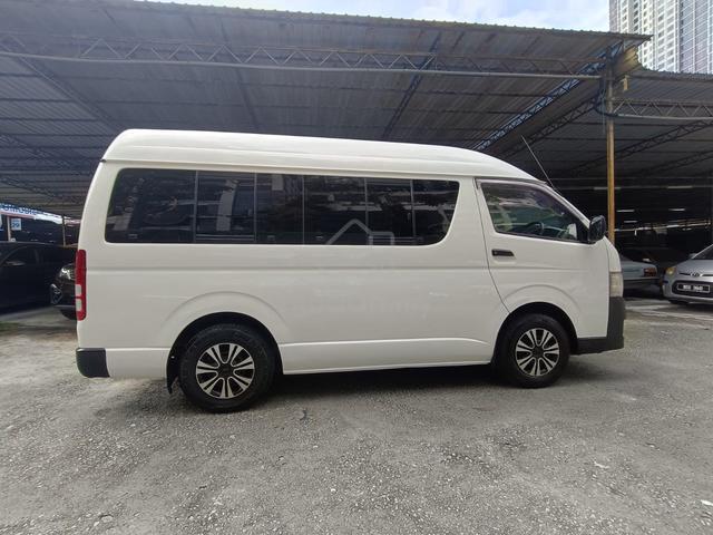 Toyota Hiace Van 2.7 Petrol window van - 4