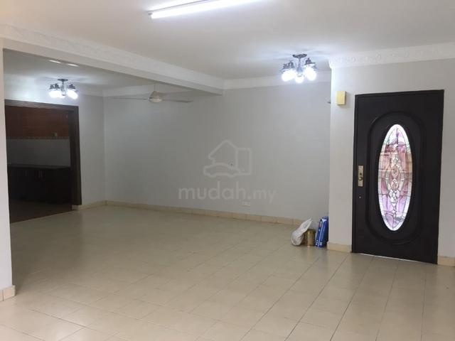 Plaza Metro Prima 1