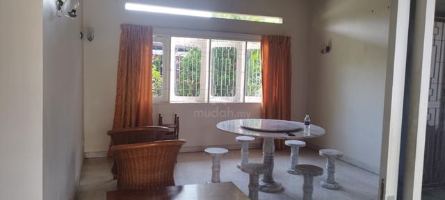 Single storey bungalow at Taman Westpool, Ipoh, Perak. 3