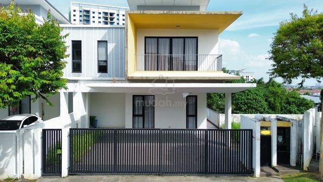 CORNER LOT Semi D Triple Storey Sungai Long Kajang 1