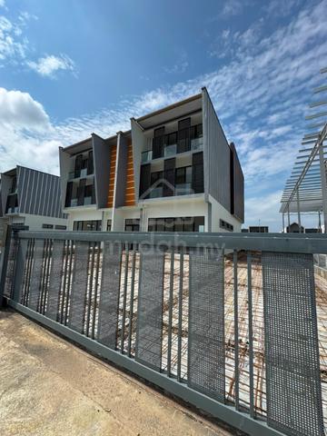 Brand new 3 storey Batu Kawa Pines Square 66 Light indusrial showroom 1
