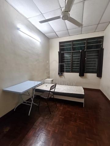 Single Room at Sungai Dua (Utilities Included) 1