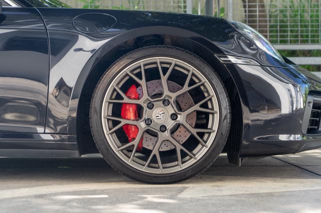 Porsche 911 Carrera 4S 2019 Jet Black - 3