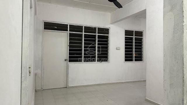Flat Taman Perling 1